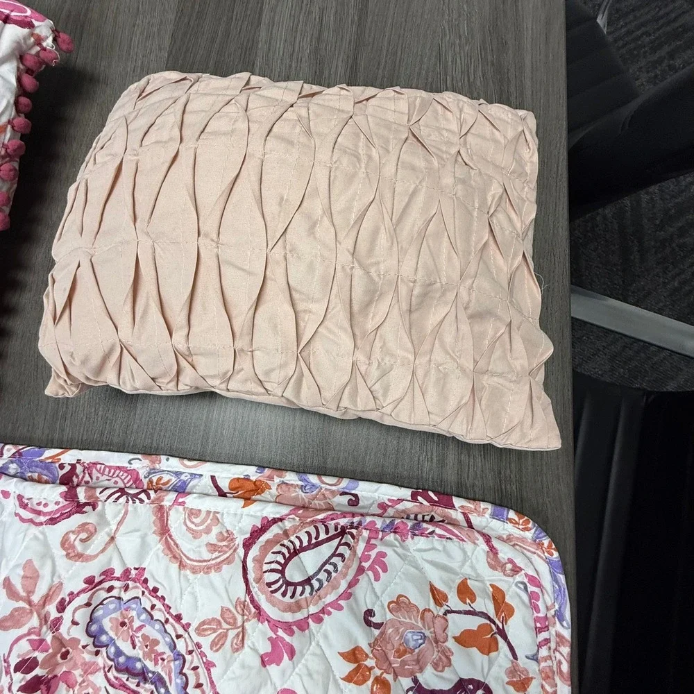 Pink Paisley Quilted Bedding Set with 2 Decorative Throw Pillows Boho Floral